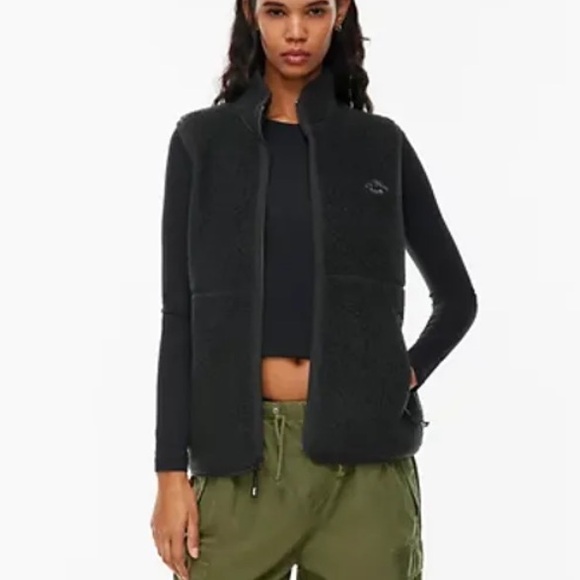 NWT Aritzia TNA Bigfoot Polar Everest Vest in Black - Picture 2 of 12
